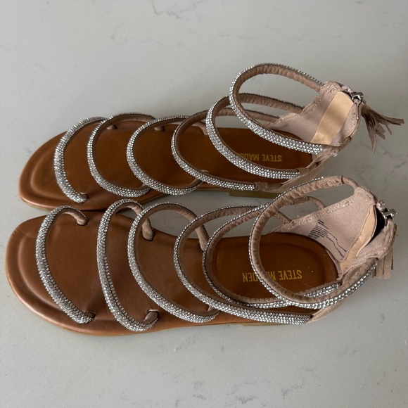 New Steve Madden girls Strappy Rhinestone Sandals  back zipper closure Size:4 - Picture 2 of 4